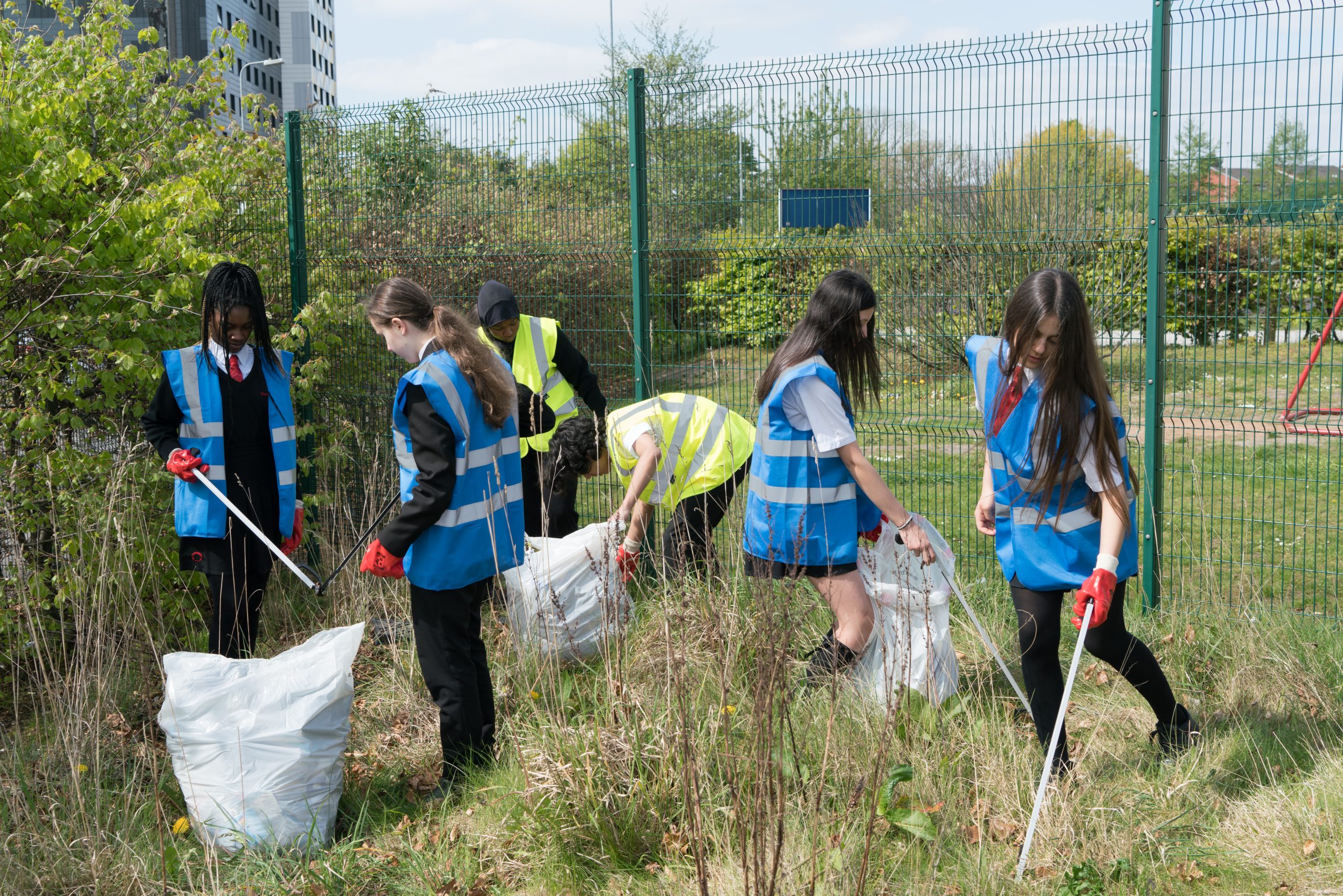 L-R: Halimah, 14, Sarah, 14, Naeema, 15, Bruno, 14, Duru, 14, and Anita, 13, collecting litter from around the school grounds. For their volunteering section, participants do litter picks in their community. Any crisp packets that are found are used to make foil blankets for a local homeless charity. The crisp packets are ironed together into heat trapping blankets. Oasis Media City Academy is in Salford, one of the top 20 most deprived places in the UK. The DofE was started at the school this year thanks to funding the DofE secured from the Department for Education (DfE) specifically for schools in IMD 1-4. 64 participants signed up, at least two thirds of whom are girls. Being able to offer the DofE for free was the only way students were able to sign up.